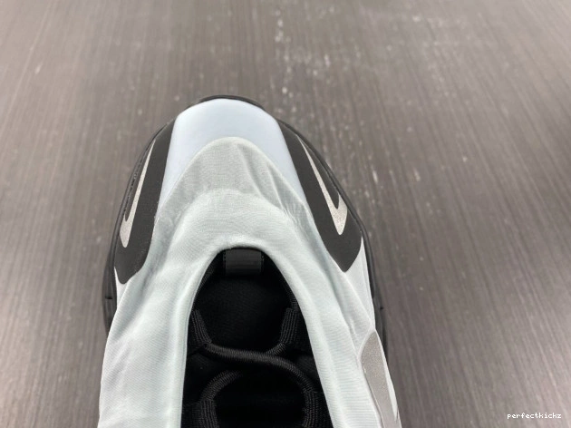 Adidas Tint Blue GZ0711 MNVN 700 Yeezy Boost 0812